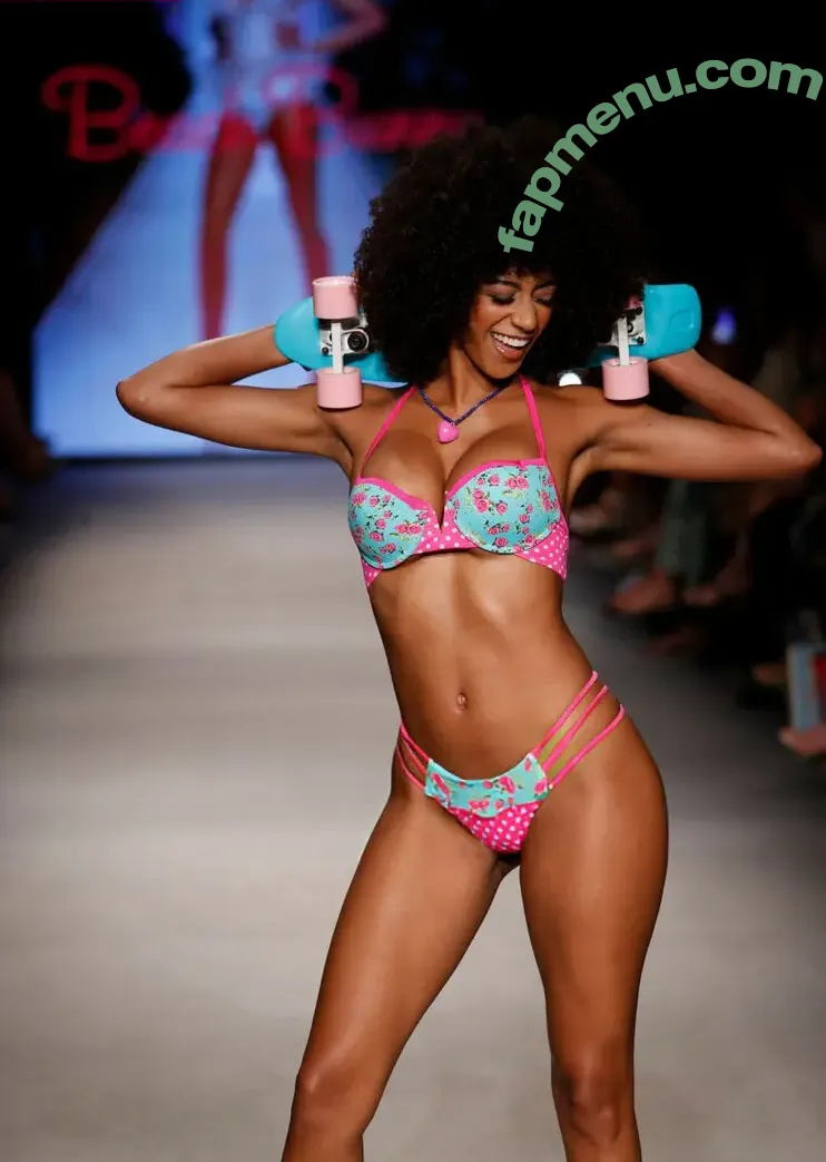 Briana Smith nude photo #0401 (brianaans / brianaas / brismith)