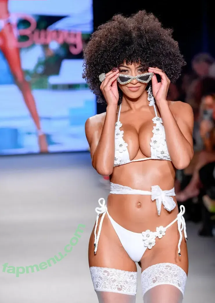 Briana Smith nude photo #0405 (brianaans / brianaas / brismith)