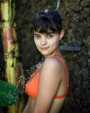 Brianna Hildebrand / briannahilde nude photo #0001