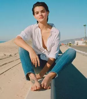 Brianna Hildebrand / briannahilde nude photo #0002