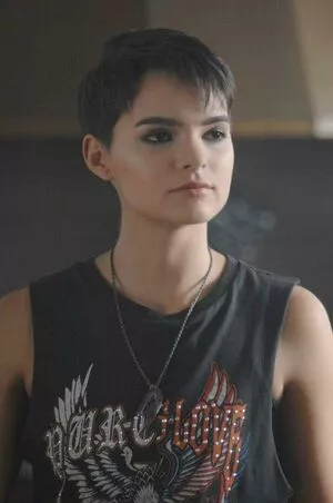 Brianna Hildebrand / briannahilde nude photo #0006