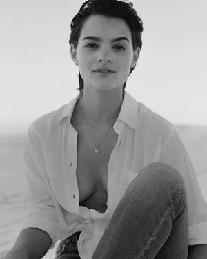 Brianna Hildebrand / briannahilde nude photo #0011