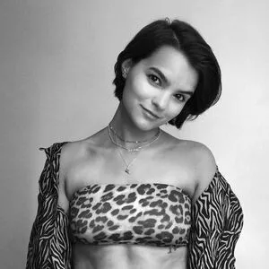 Brianna Hildebrand / briannahilde nude photo #0019