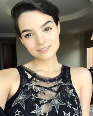 Brianna Hildebrand / briannahilde nude photo #0021