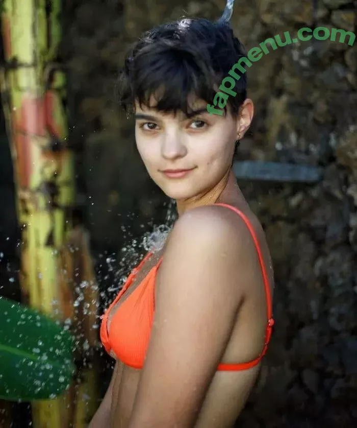 Brianna Hildebrand nude photo #0001 (briannahilde)