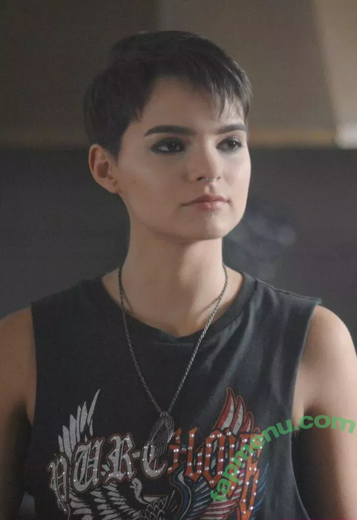 Brianna Hildebrand nude photo #0006 (briannahilde)