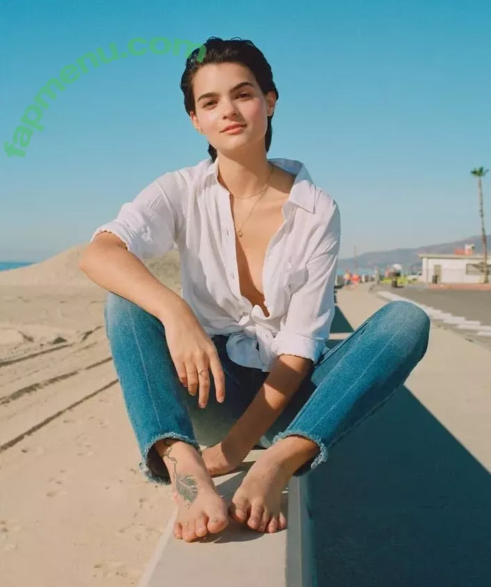 Brianna Hildebrand nude photo #0009 (briannahilde)