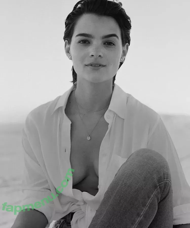 Brianna Hildebrand nude photo #0011 (briannahilde)