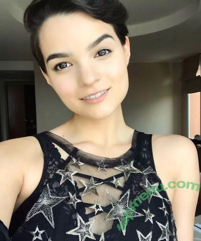 Brianna Hildebrand nude photo #0021 (briannahilde)