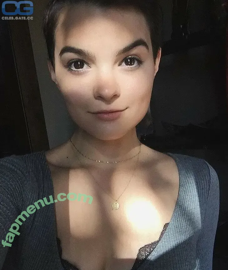 Brianna Hildebrand nude photo #0052 (briannahilde)
