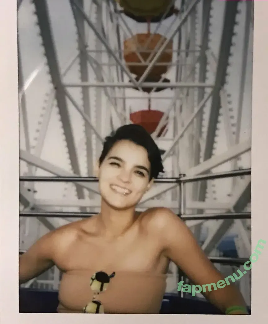 Brianna Hildebrand nude photo #0062 (briannahilde)