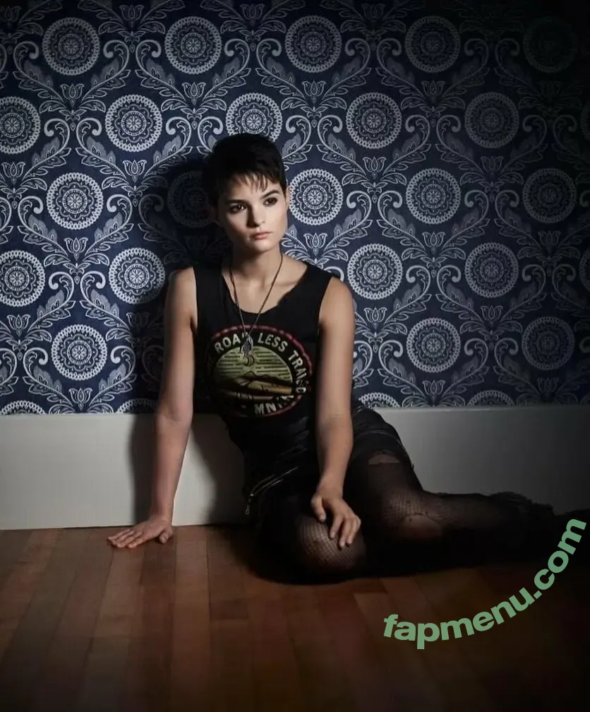 Brianna Hildebrand nude photo #0072 (briannahilde)