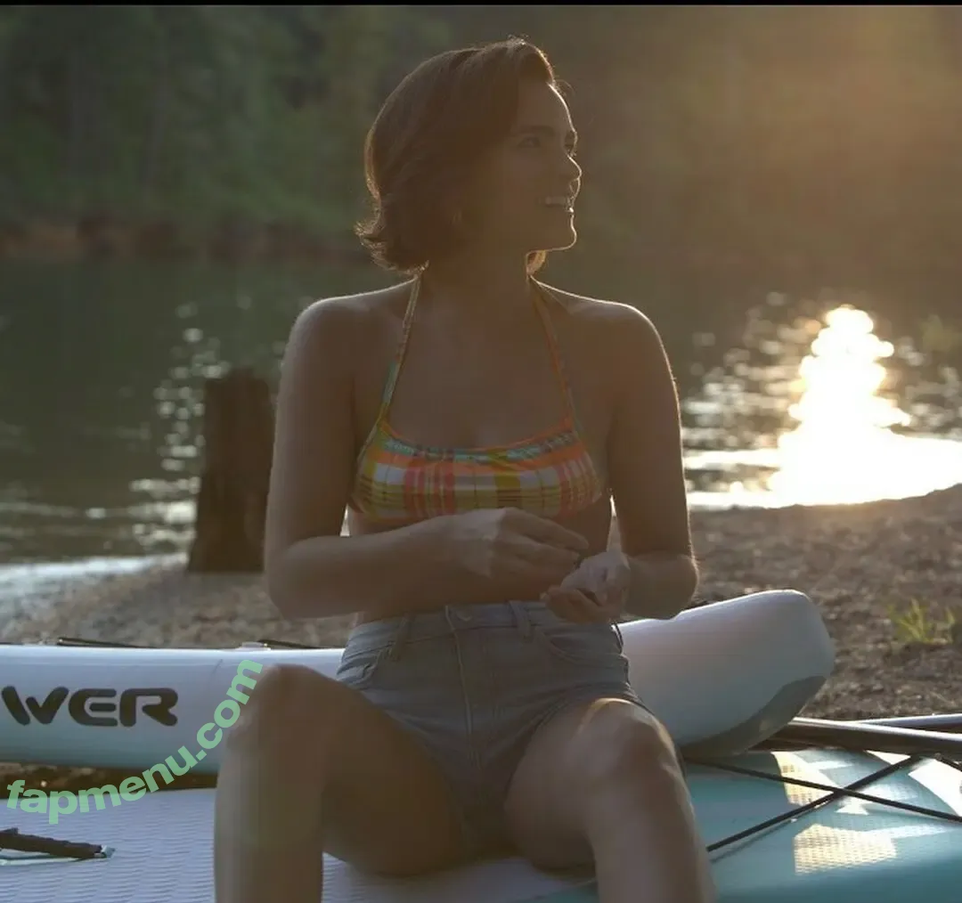 Brianna Hildebrand nude photo #0076 (briannahilde)