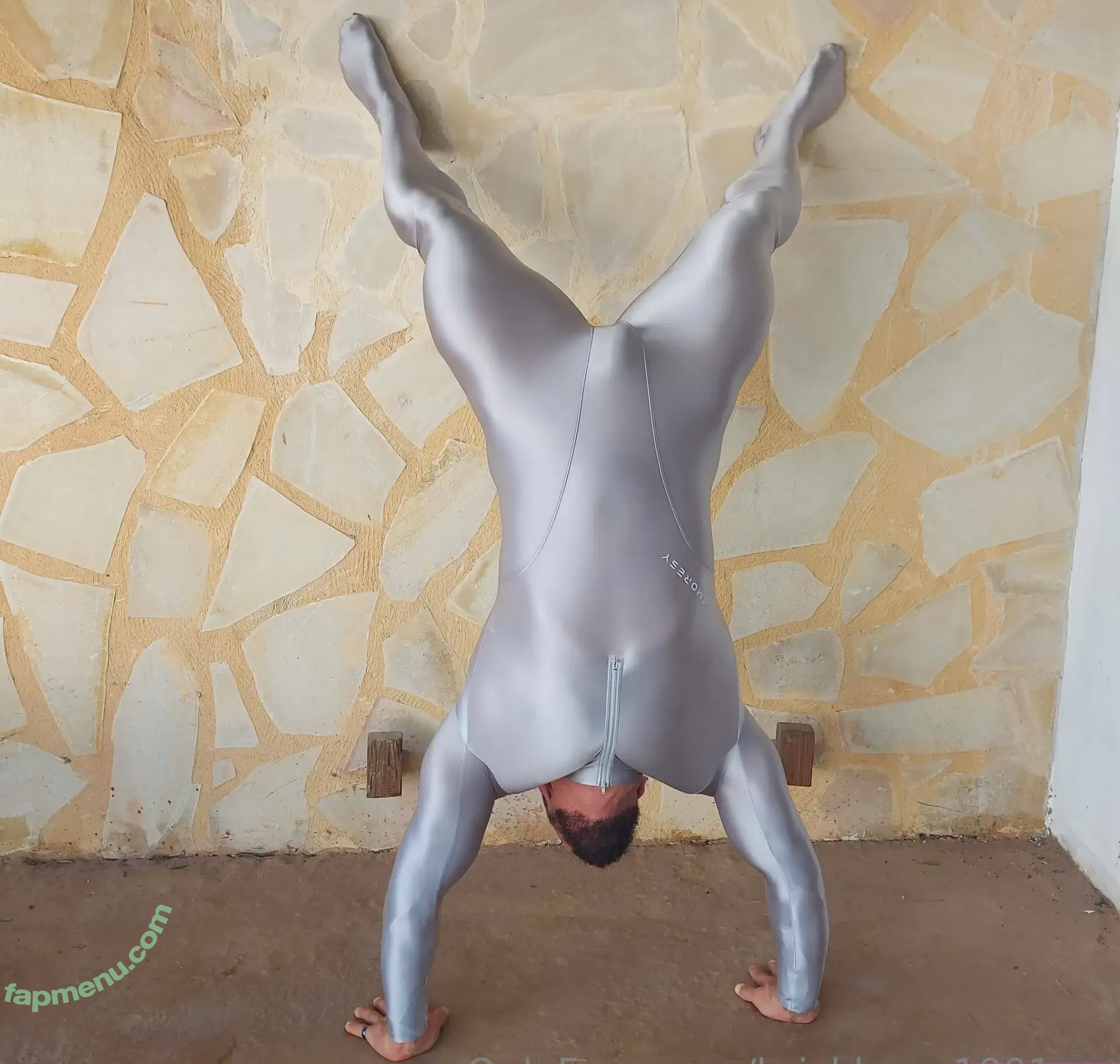 bricklayer1001.eu nude photo #0011 (kingofspandex)