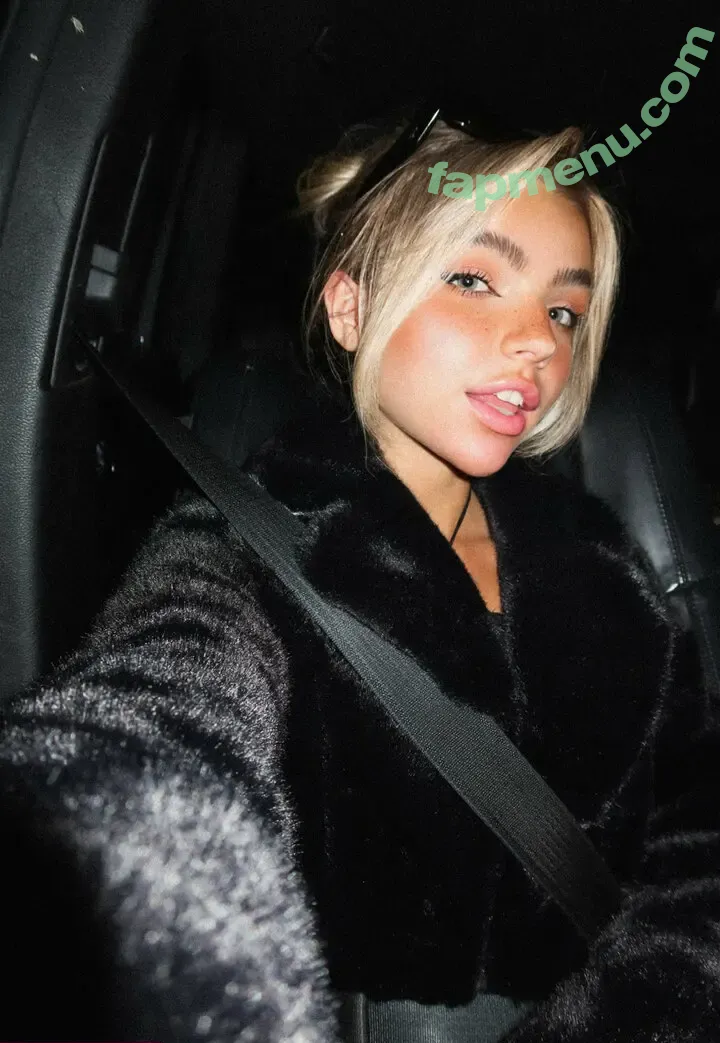 Brie Belle nude photo #0002 (blairesbigpp / briebellee)