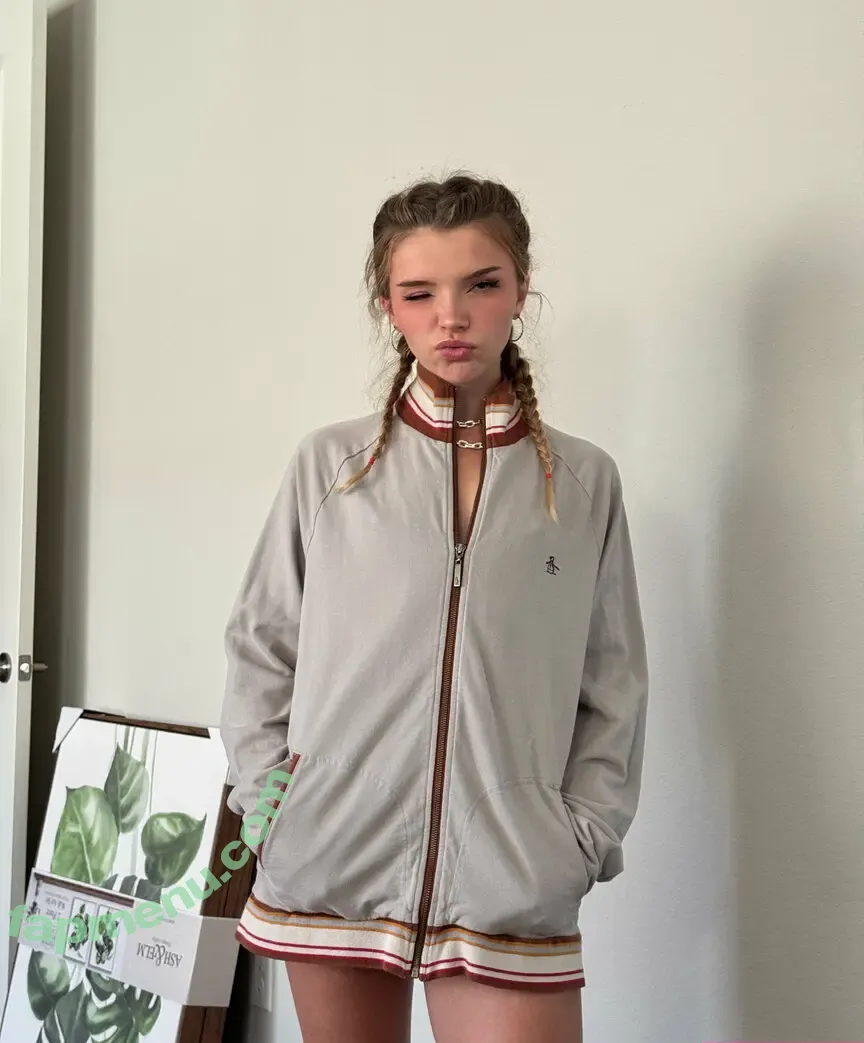 Brie Belle nude photo #0081 (blairesbigpp / briebellee)