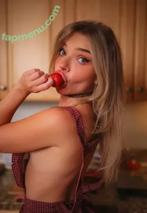Brie Belle / blairesbigpp / briebellee nude photo #0019