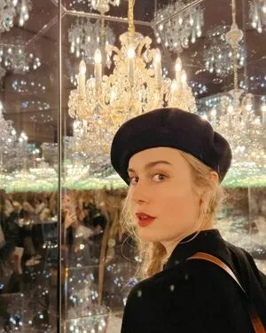 Brie Larson / brielarson nude photo #0007