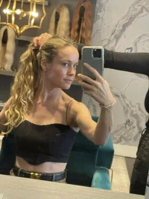 Brie Larson / brielarson nude photo #0008