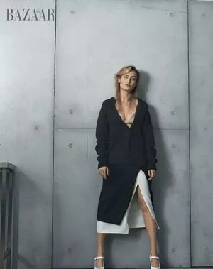 Brie Larson / brielarson nude photo #0044