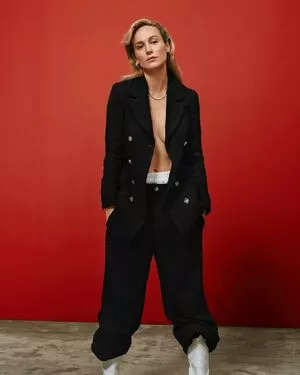 Brie Larson / brielarson nude photo #0052