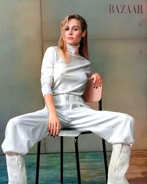 Brie Larson / brielarson nude photo #0055