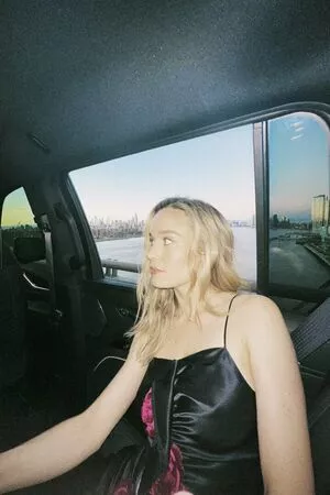 Brie Larson / brielarson nude photo #0059