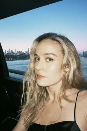 Brie Larson / brielarson nude photo #0060