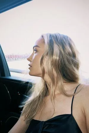 Brie Larson / brielarson nude photo #0062