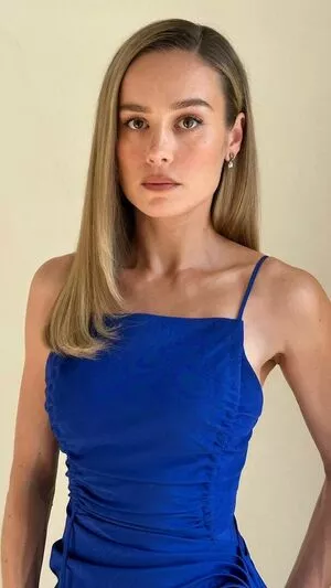 Brie Larson / brielarson nude photo #0066