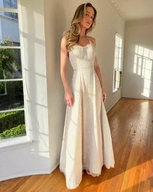 Brie Larson / brielarson nude photo #0076