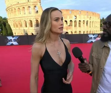 Brie Larson / brielarson nude photo #0089