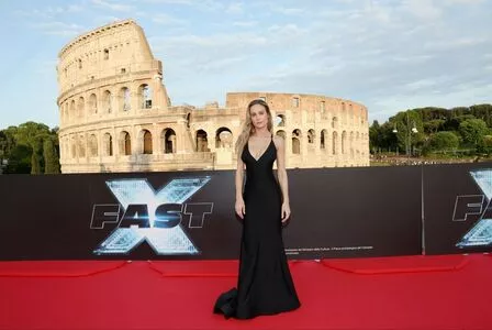 Brie Larson / brielarson nude photo #0096