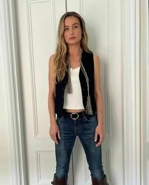 Brie Larson / brielarson nude photo #0103