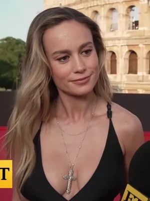 Brie Larson / brielarson nude photo #0122