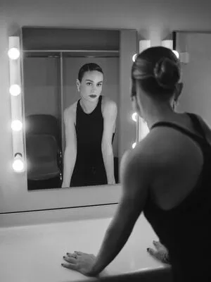 Brie Larson / brielarson nude photo #0138