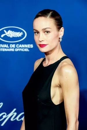 Brie Larson / brielarson nude photo #0154