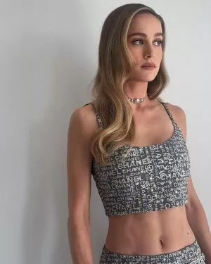 Brie Larson / brielarson nude photo #0186