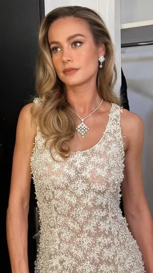 Brie Larson / brielarson nude photo #0222