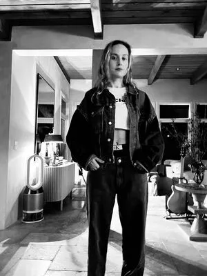 Brie Larson / brielarson nude photo #0288