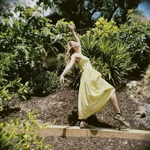 Brie Larson / brielarson nude photo #0294