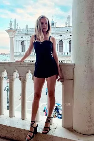 Brie Larson / brielarson nude photo #1654
