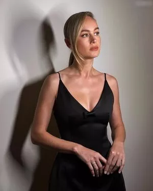 Brie Larson / brielarson nude photo #1719