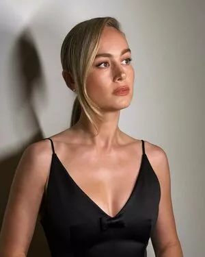 Brie Larson / brielarson nude photo #1739