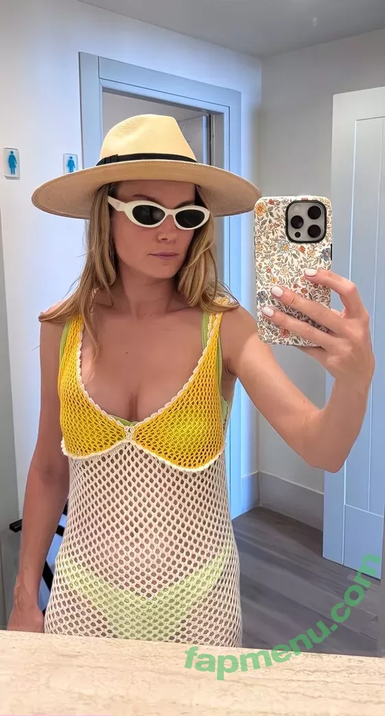 Brie Larson nude photo #1532 (brielarson)