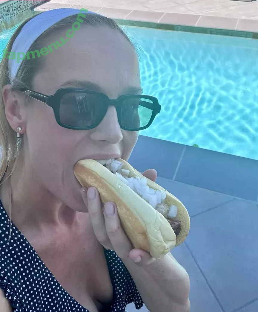 Brie Larson nude photo #1677 (brielarson)