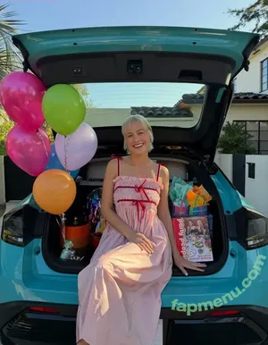 Brie Larson / brielarson nude photo #2259