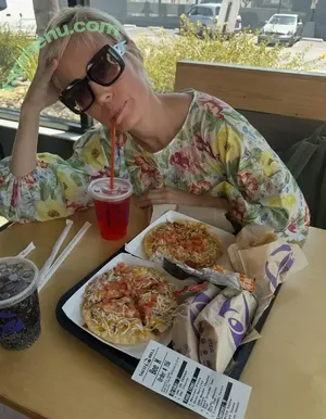 Brie Larson / brielarson nude photo #2272