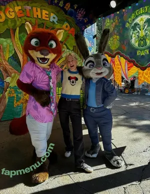 Brie Larson / brielarson nude photo #2276