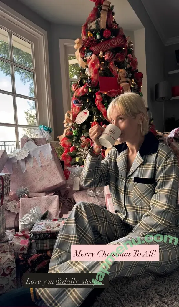 Brie Larson nude photo #2263 (brielarson)